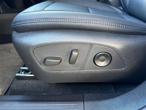 Used 2026 Chevrolet Equinox EV LT FWD image 19