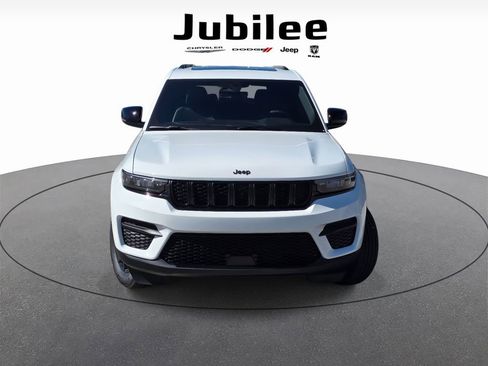 New 2025 Jeep Grand Cherokee Altitude image 3