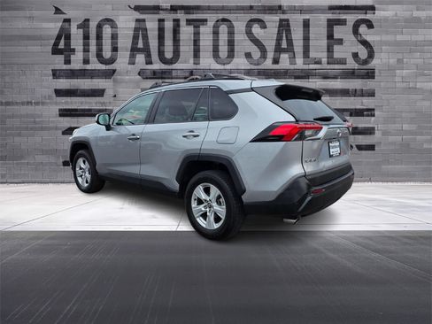 Used 2021 Toyota RAV4 XLE AWD/4WD image 8