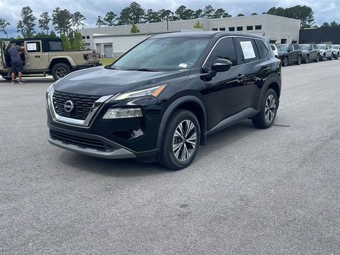 Used 2023 Nissan Rogue SV FWD image 3