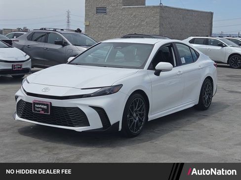 Used 2025 Toyota Camry SE w/ Convenience Package FWD image 1