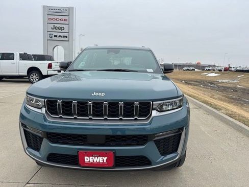 New 2026 Jeep Grand Cherokee Limited AWD/4WD image 2