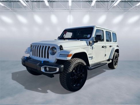 Used 2022 Jeep Wrangler Unlimited Sahara w/ Cold Weather Group image 2