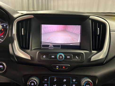 Used 2024 GMC Terrain SLE image 17