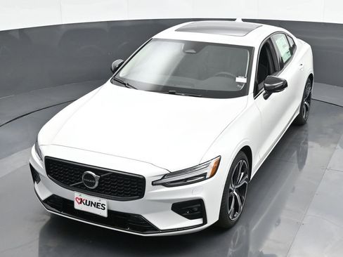 New 2025 Volvo S60 B5 Plus w/ Climate Package image 36