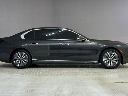 Certified 2023 BMW i7 xDrive60 AWD/4WD image 7