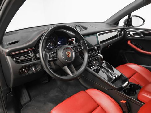 Certified 2023 Porsche Macan AWD/4WD image 4