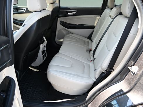 Used 2020 Ford Edge Titanium w/ Equipment Group 301A FWD image 17