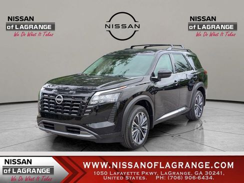 New 2026 Nissan Pathfinder Platinum FWD image 1