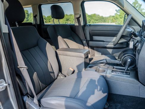 Used 2011 Dodge Nitro Heat RWD image 27