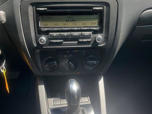 Used 2011 Volkswagen Jetta Sedan FWD image 39