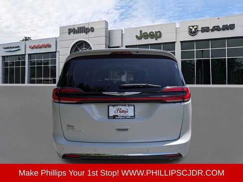 Certified 2021 Chrysler Pacifica Touring-L w/ Premium & Safety Sphere Group FWD image 4