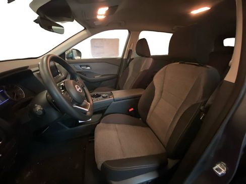 Used 2023 Nissan Rogue SV image 10