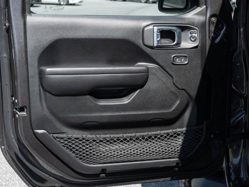 Used 2021 Jeep Gladiator Sport AWD/4WD image 13