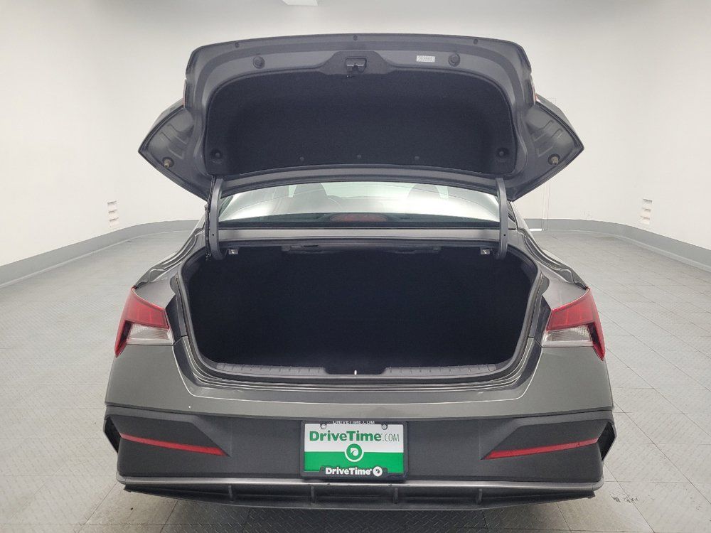 Used 2025 Hyundai Elantra SE FWD image 29