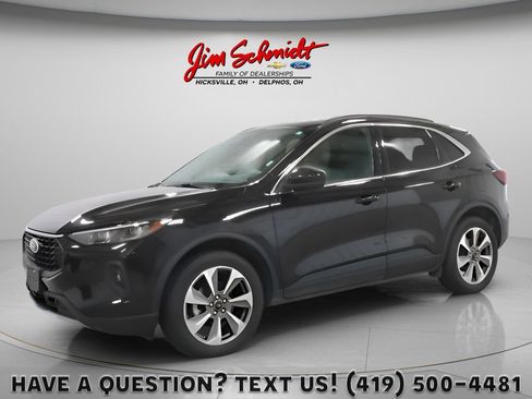 Used 2025 Ford Escape Platinum AWD/4WD image 1