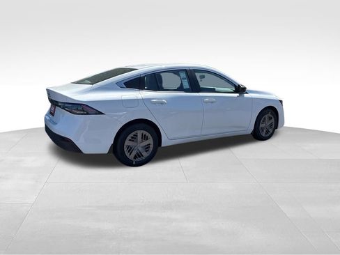 New 2026 Nissan Sentra SV w/ Floor Mat Package FWD image 4