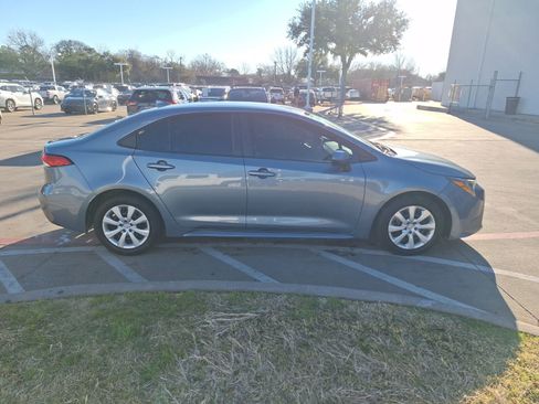 Used 2021 Toyota Corolla LE image 6