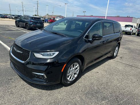 Used 2026 Chrysler Pacifica Select FWD image 7