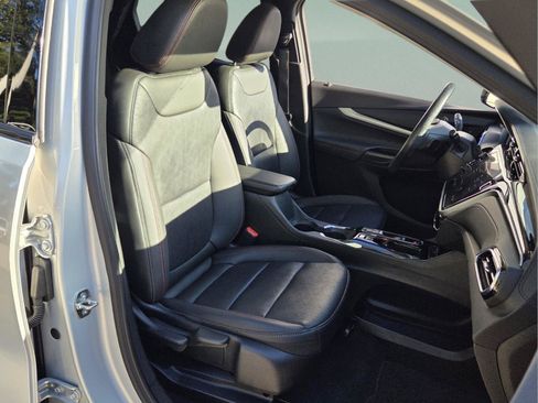Used 2023 Chevrolet Bolt EUV LT w/ Convenience Package FWD image 16