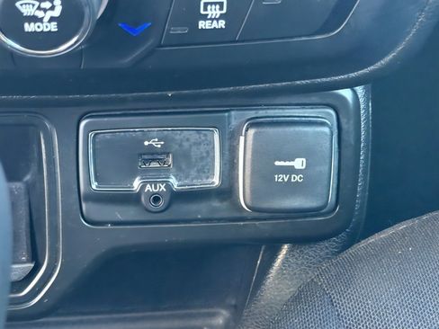 Used 2018 Jeep Renegade Altitude image 24