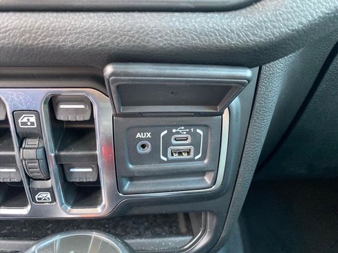 Used 2024 Jeep Wrangler Unlimited w/ Convenience Group AWD/4WD image 14