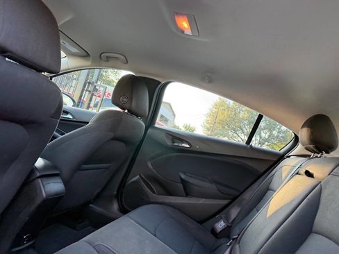 Used 2017 Chevrolet Cruze LT w/ Convenience Package FWD image 10