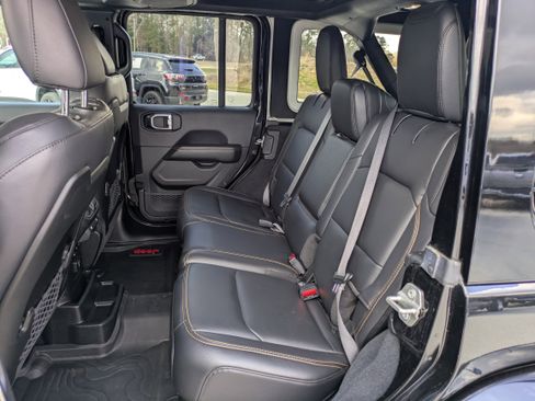 Used 2024 Jeep Wrangler Sahara image 10