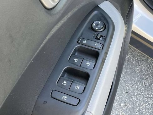 Certified 2025 Hyundai Venue SEL FWD image 16