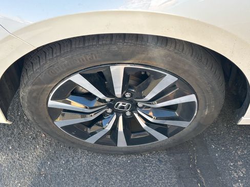 Used 2024 Honda Civic EX-L image 8