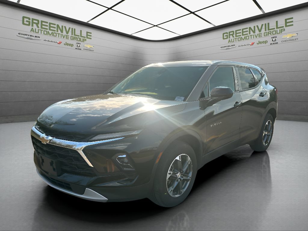 Used 2025 Chevrolet Blazer LT AWD/4WD image 1