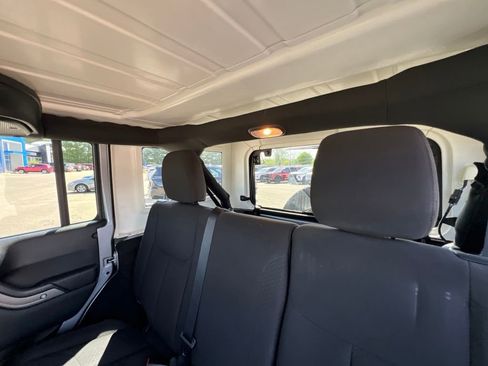 Used 2018 Jeep Wrangler Unlimited Sport S AWD/4WD image 26
