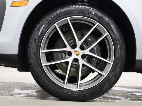 New 2026 Porsche Macan AWD/4WD image 40