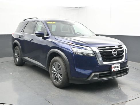 Used 2025 Nissan Pathfinder SV FWD image 6