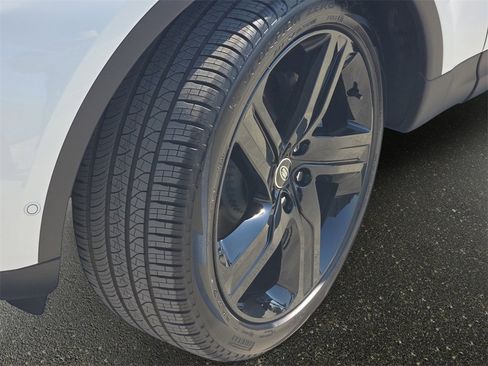 New 2025 Land Rover Discovery S image 35