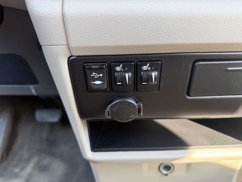 Used 2015 Toyota Sienna XLE image 19