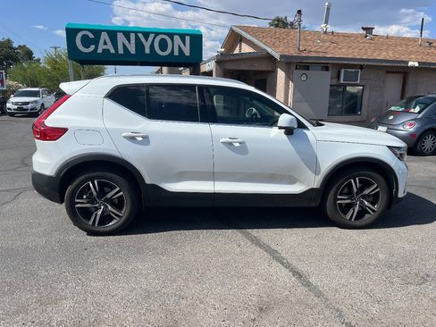 Used 2023 Volvo XC40 B5 Plus AWD/4WD image 2