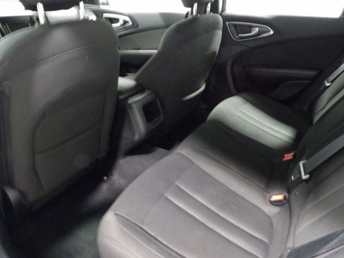 Used 2016 Chrysler 200 Limited w/ Convenience Group FWD image 9