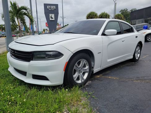 Used 2020 Dodge Charger SXT RWD image 31