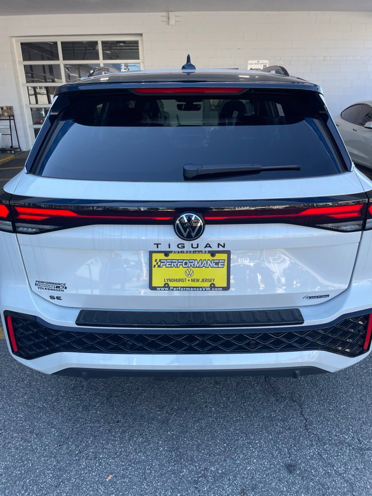 New 2026 Volkswagen Tiguan SE R-Line AWD/4WD image 7