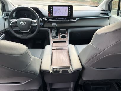 Used 2022 Toyota Sienna XLE