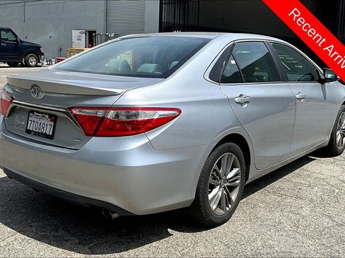 Used 2016 Toyota Camry SE image 4