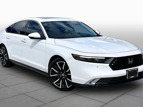 Used 2024 Honda Accord Touring image 3