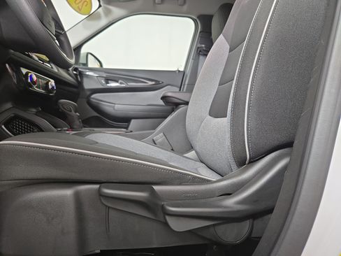 Certified 2025 Chevrolet TrailBlazer LT FWD image 29