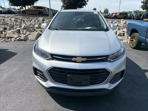 Used 2019 Chevrolet Trax LS w/ Tint and Cruise Package FWD image 2
