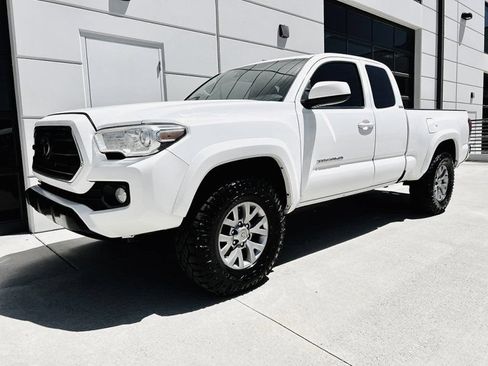 Used 2019 Toyota Tacoma SR5 AWD/4WD image 24