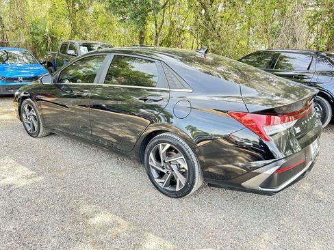 Used 2024 Hyundai Elantra Limited FWD image 6