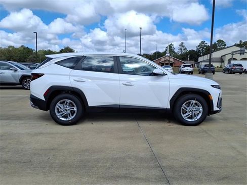 New 2026 Hyundai Tucson SE image 2