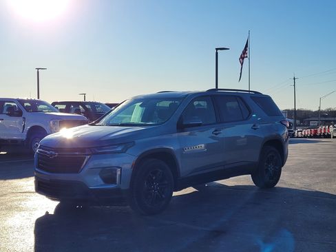 Used 2023 Chevrolet Traverse LT w/ Midnight/Sport Edition image 8