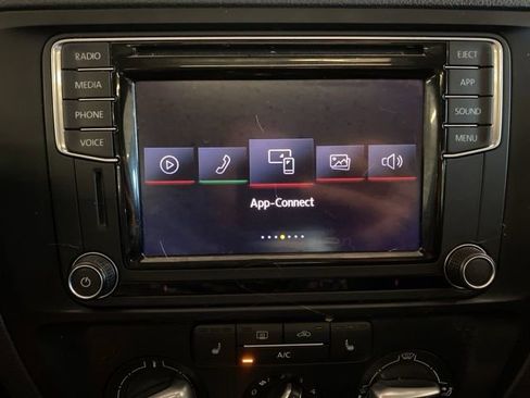 Used 2018 Volkswagen Jetta SE FWD image 22